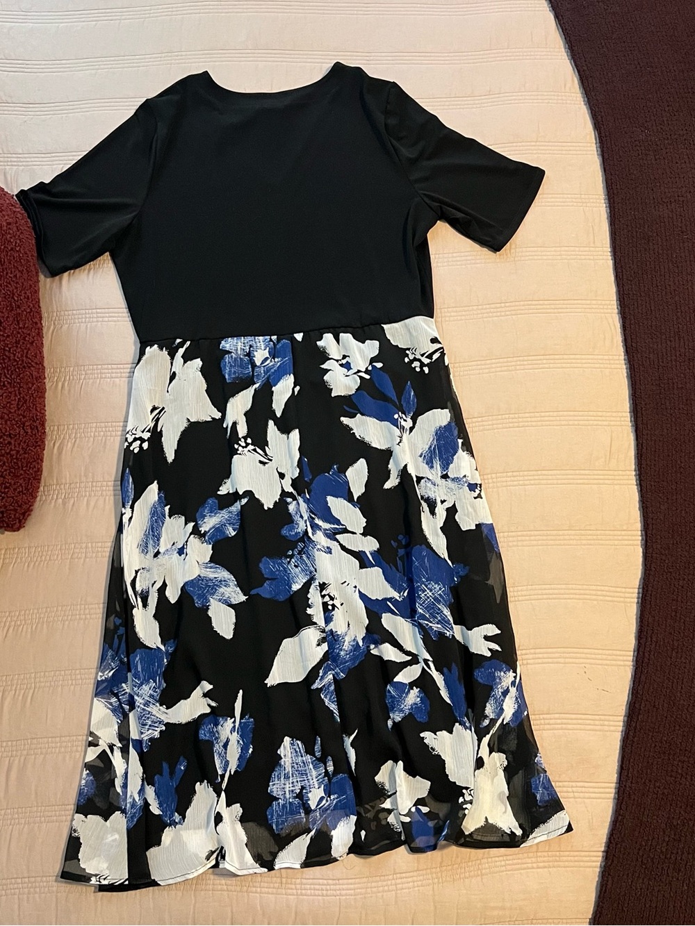 Chico's Black VNeck Dress Blue Ivory Floral Skirt Stretch Elevated Casual Chic 2 - Picture 3 of 4
